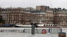 パリのセーヌ川で水位が一段と上昇、1500人が避難