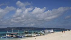 フィリピン人気観光地「ボラカイ島」を半年閉鎖、環境悪化で清掃