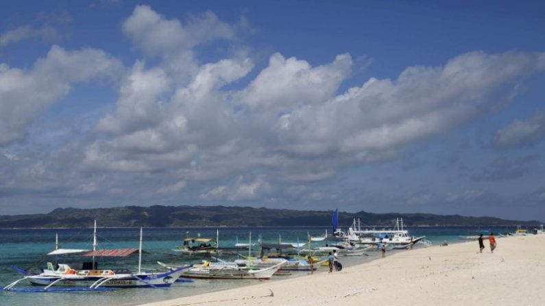 フィリピン人気観光地「ボラカイ島」を半年閉鎖、環境悪化で清掃