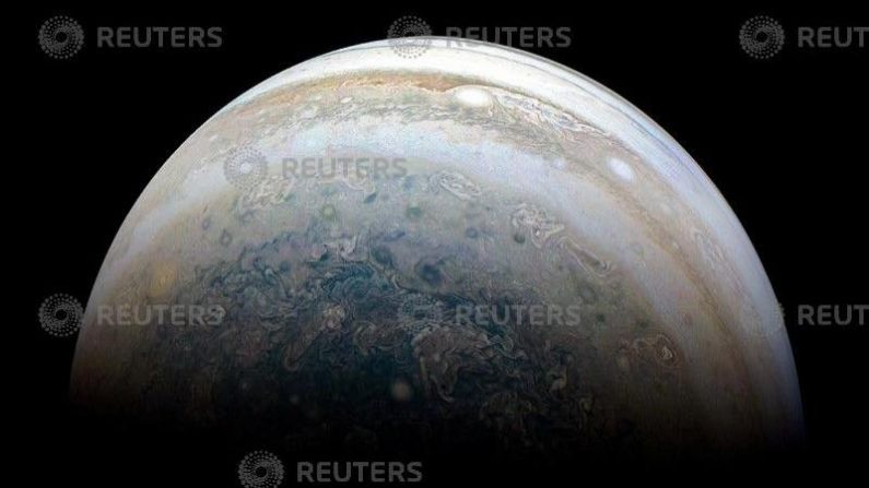 木星の衛星12個を新たに発見、1個は逆走＝米研究所